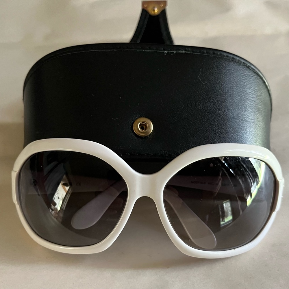 Moschino White oversized sunglasses